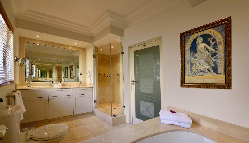Superior Double Room with Sea View image 3
