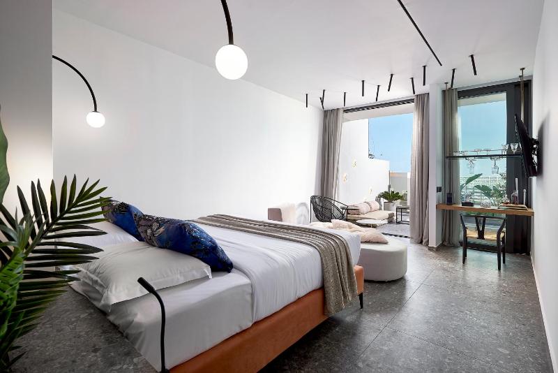 Deluxe Suite with Outdoor Jacuzzi -Sea View image 1