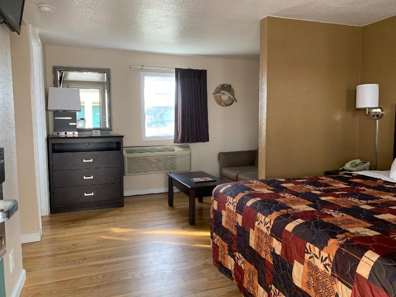 Deluxe Queen Room image 2