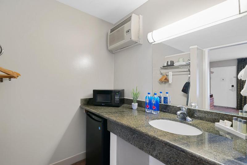 King Room image 3