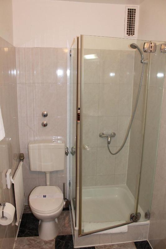 Double Room image 4