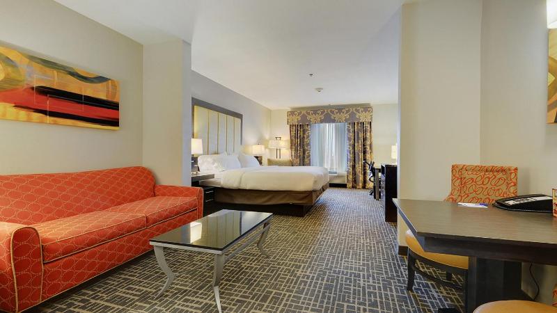 King Suite - Non-Smoking image 2