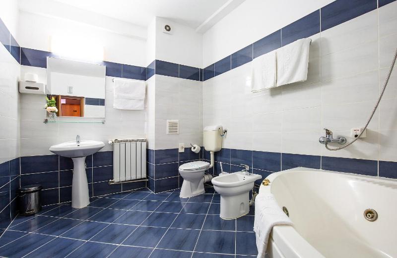 One-Bedroom Suite image 2