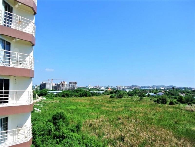 Jomtien beach condominium 5th floor modern studio apartment Pattaya - image 3