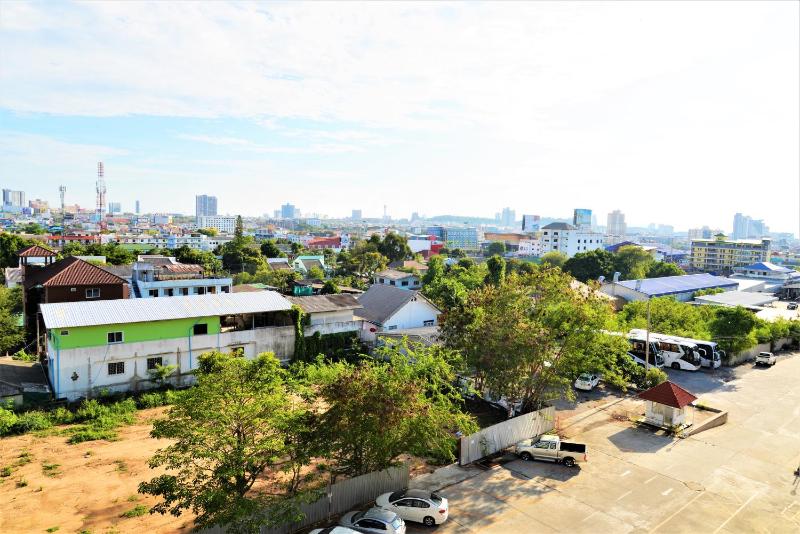 Pattaya Plaza Condotel large studio apartment Sukhumvit - image 16