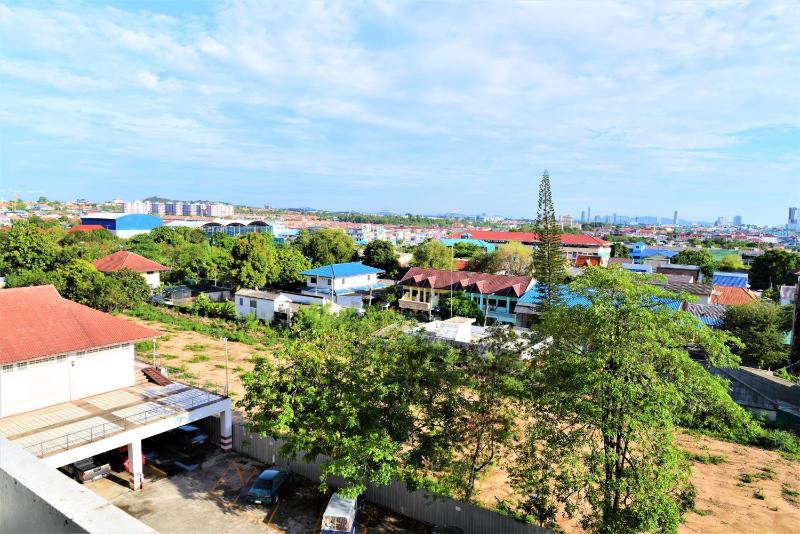 Pattaya Plaza Condotel large studio apartment Sukhumvit - image 7