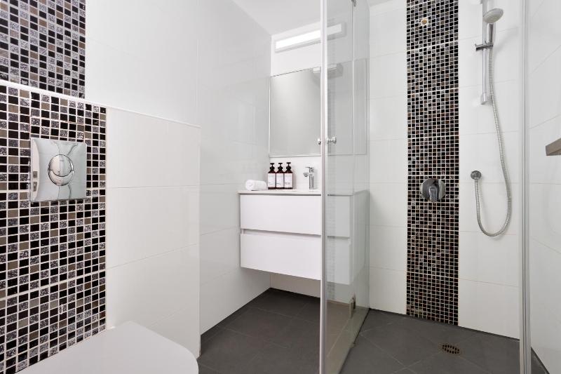 Florentine 2BR with Sea View by HolyGuest - image 4