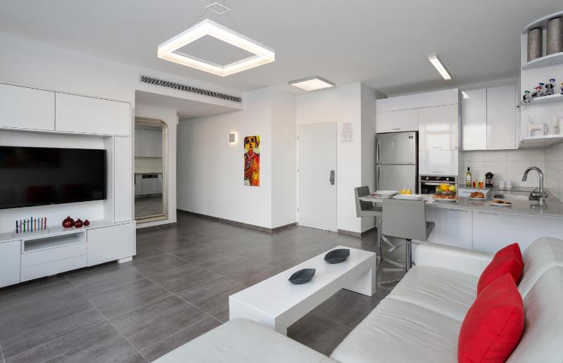 Florentine 2BR with Sea View by HolyGuest - image 11