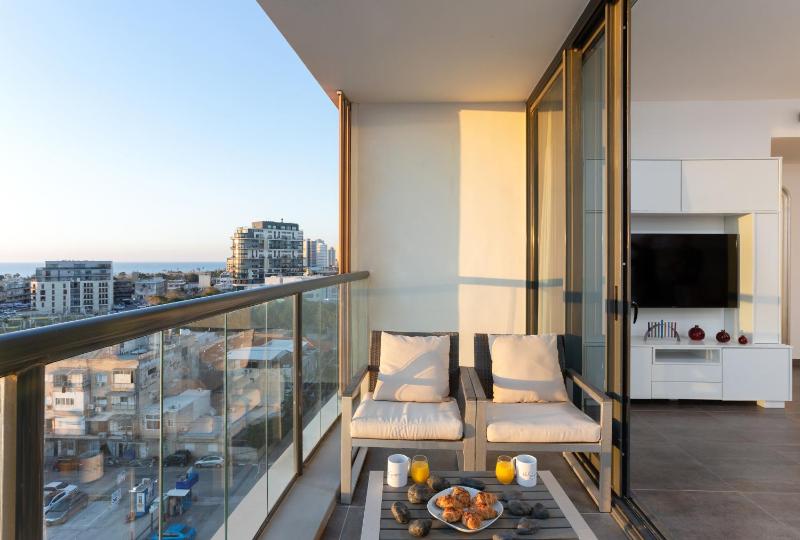 Florentine 2BR with Sea View by HolyGuest - image 1