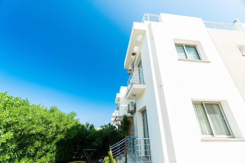 Beautiful & Quiet Two-Bedroom Apartment with Private Garden Lukomorye C1 - image 12
