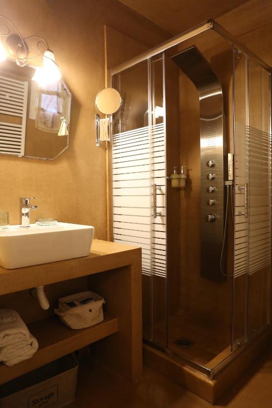Junior Suite with Balcony image 2