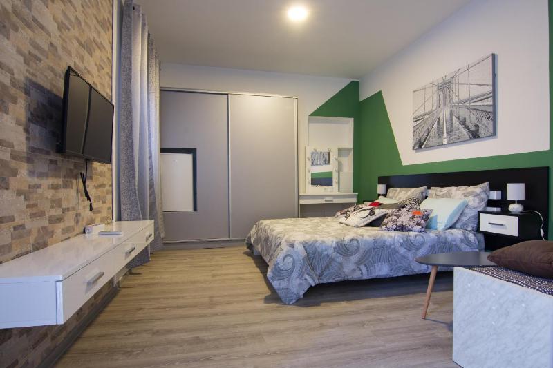 One-Bedroom Apartment image 1