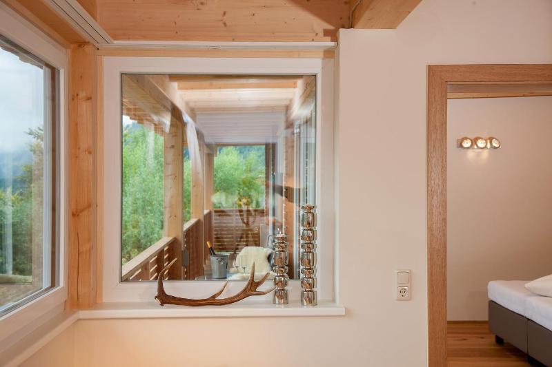 Superior One-Bedroom Apartment image 3