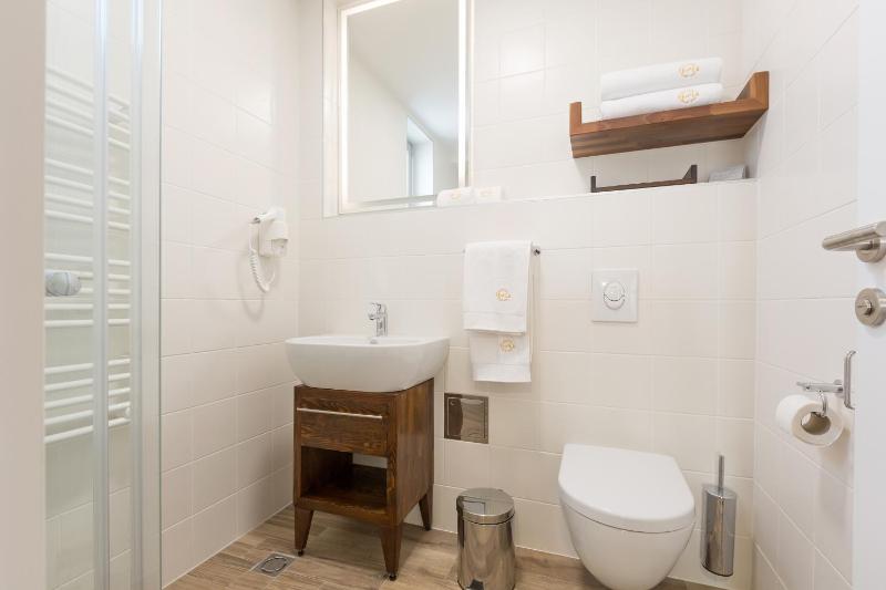 Hotel TESLA - Smart Stay Garni - image 7