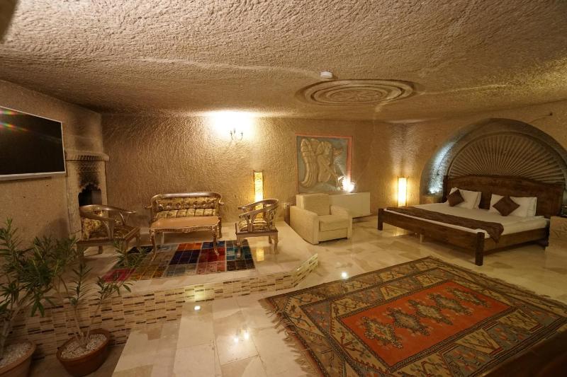 King Suite with Spa Bath image 3