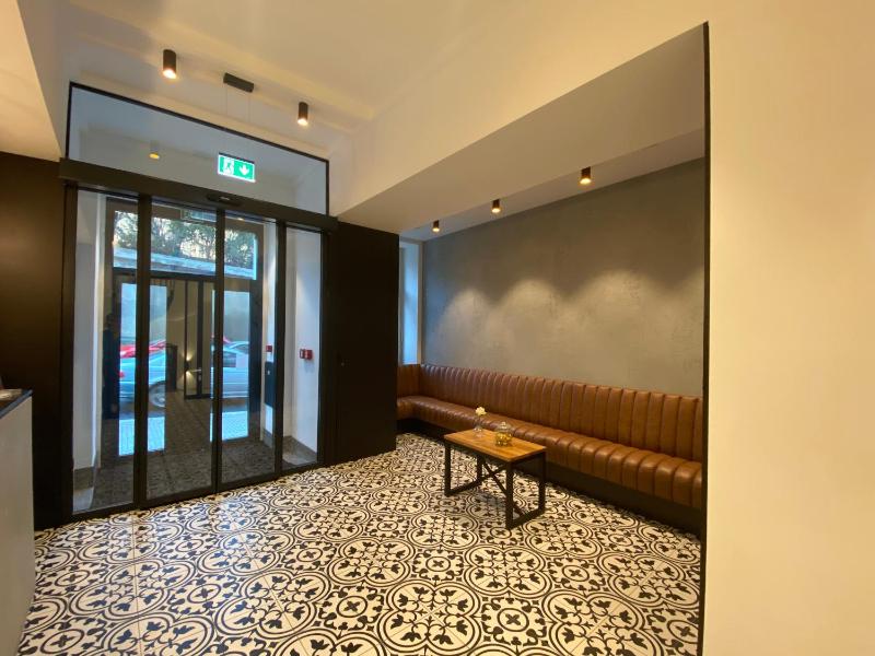 Chevron Hotel - image 14