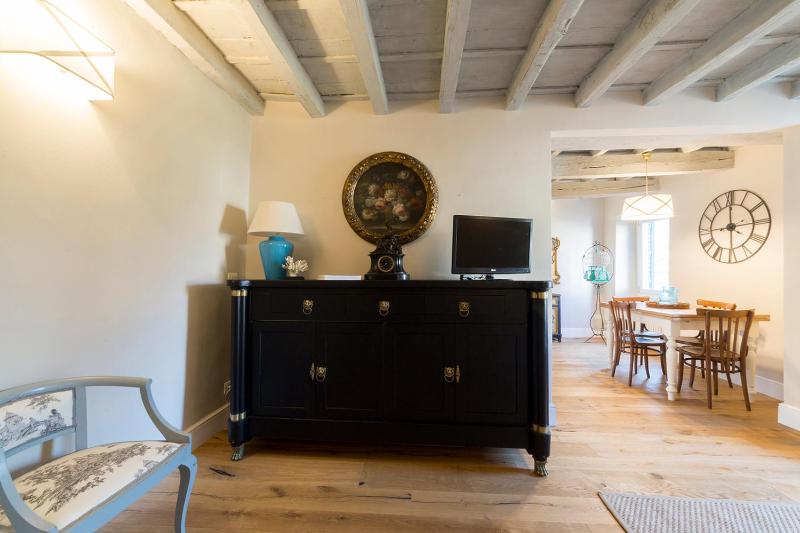 Oltrarno Real Mood Florentine Apartment - image 7