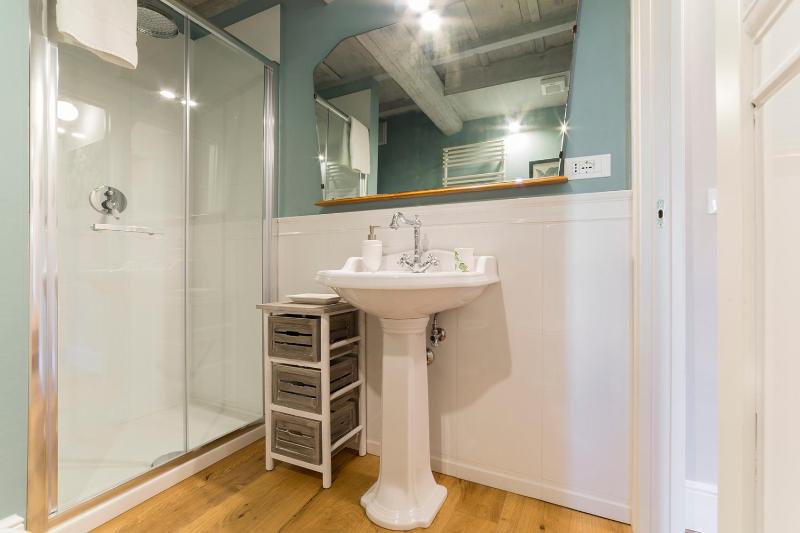 Oltrarno Real Mood Florentine Apartment - image 4