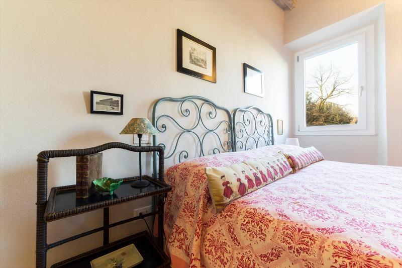 Oltrarno Real Mood Florentine Apartment - image 14