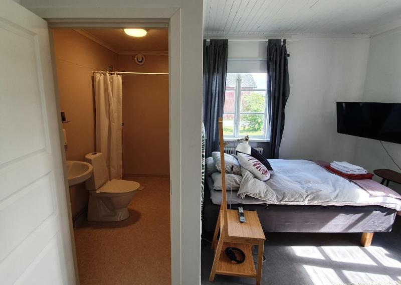Large Single Room image 1