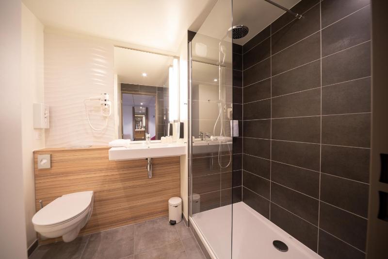 Standard Twin Room image 3