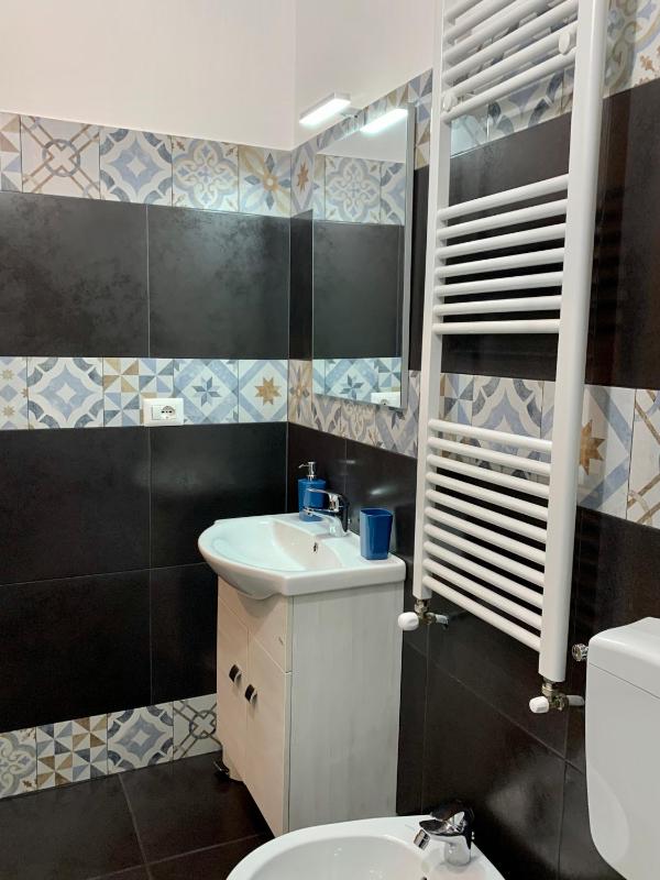 Twin Room with Private Bathroom image 3