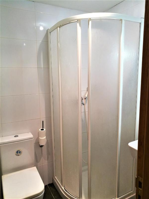 Twin Room with Private External Bathroom image 2