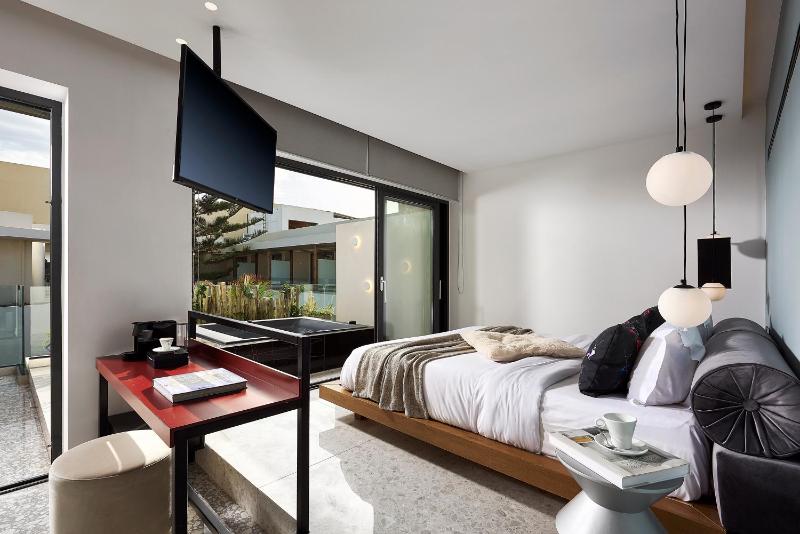 Superior Suite with Outdoor Jacuzzi -Sea View image 1