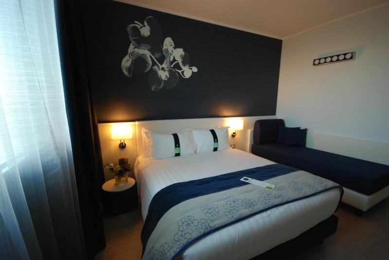 Standard Double Room with Single Sofa Bed image 1