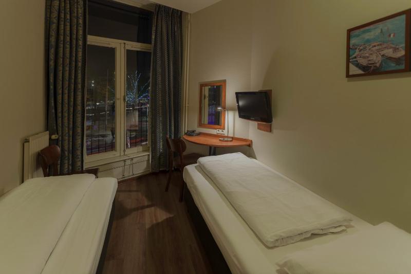 Double or Twin Room image 3
