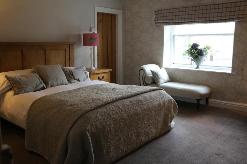 Double Room image 3