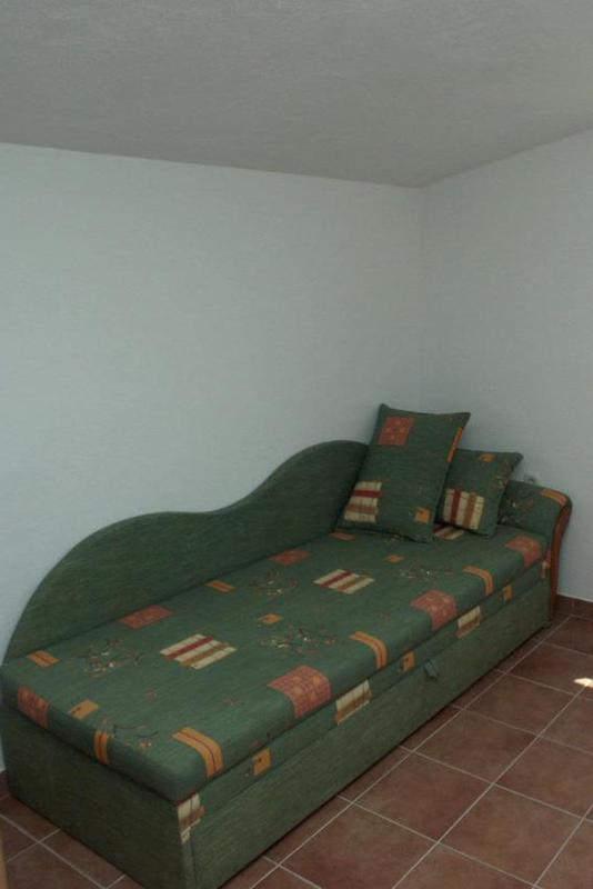 One-Bedroom Apartment with Terrace and Sea View image 3