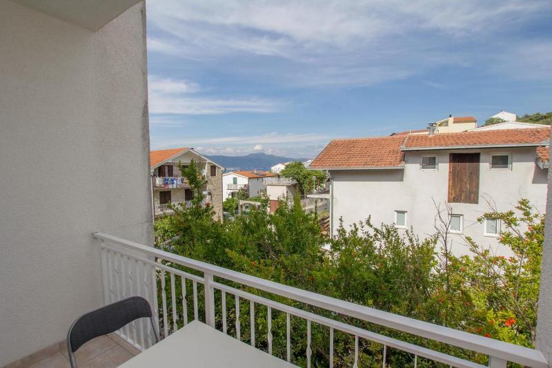 One-Bedroom Apartment with Balcony and Sea View image 1