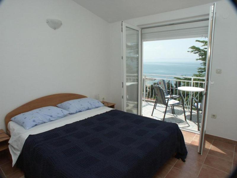 One-Bedroom Apartment with Terrace and Sea View image 2