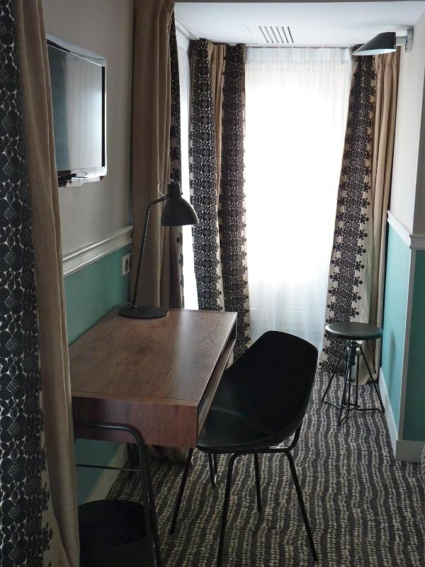 Deluxe Room with Panoramic City View with terrace image 4