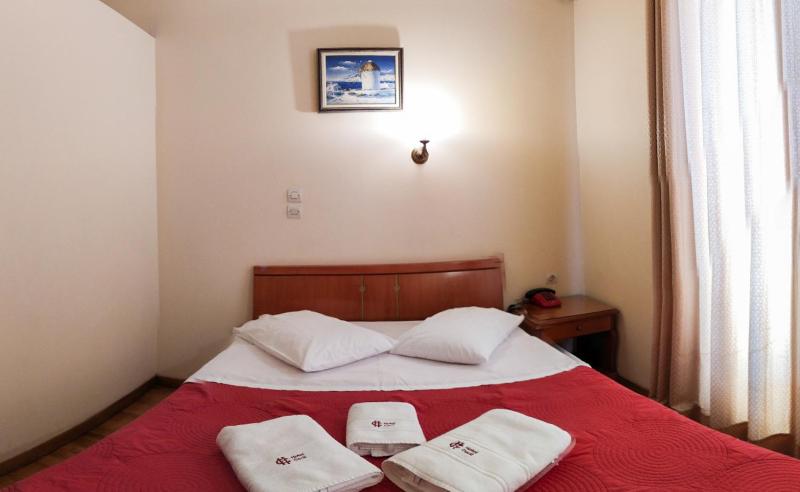 Cecil Hotel - image 3
