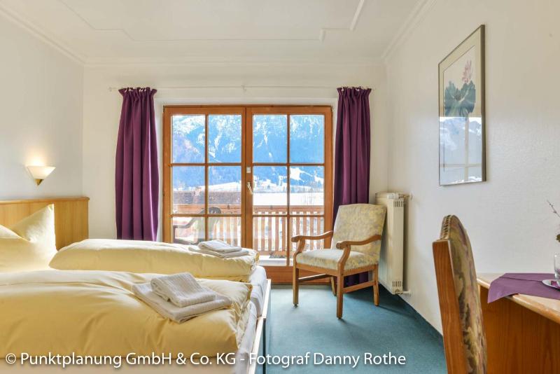 Double Room with Balcony image 2