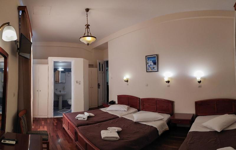 Cecil Hotel - image 4