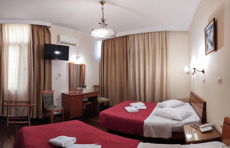 Cecil Hotel - image 9