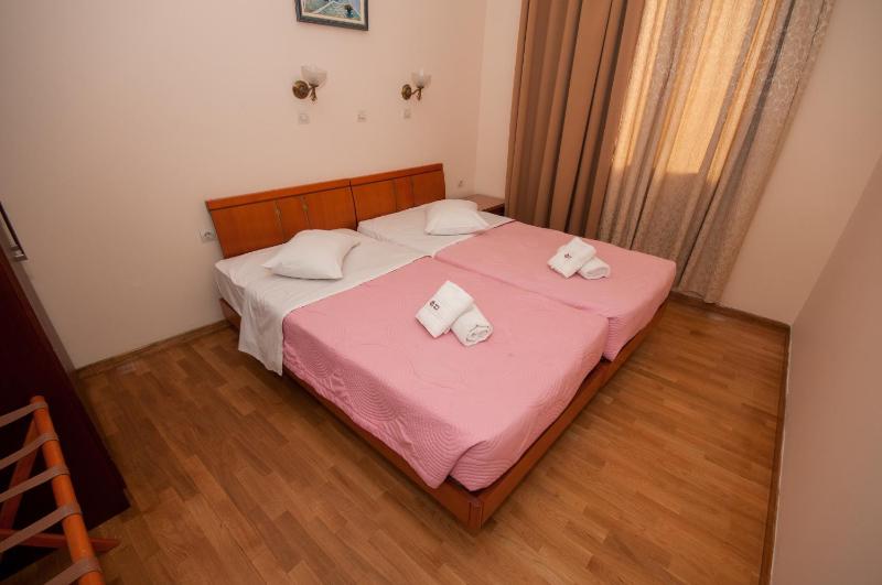 Family Room (2 Adults + 2 Children) image 3