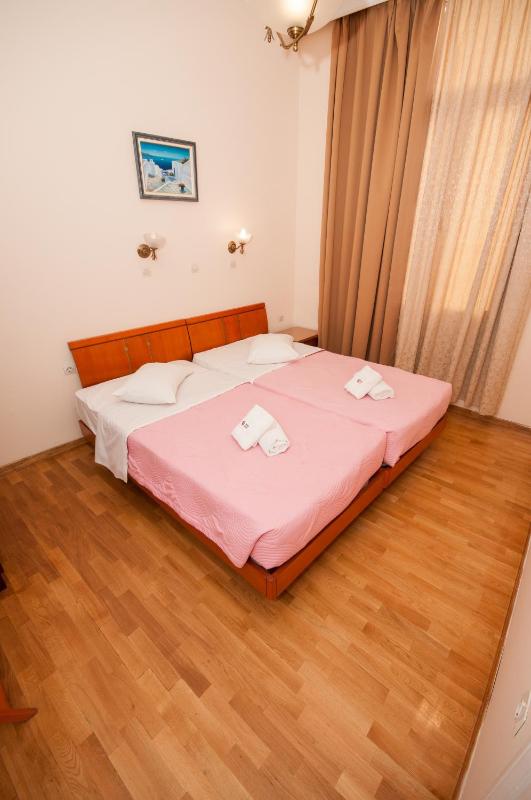 Family Room (2 Adults + 2 Children) image 2