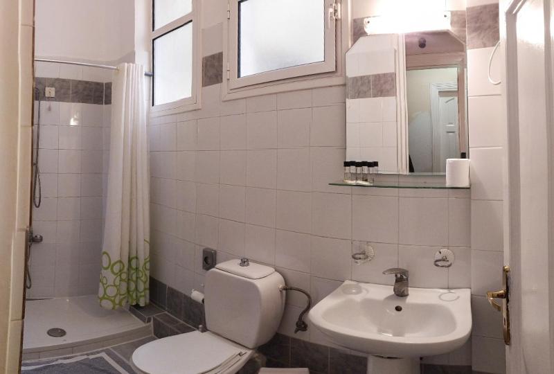 Quadruple Room image 4