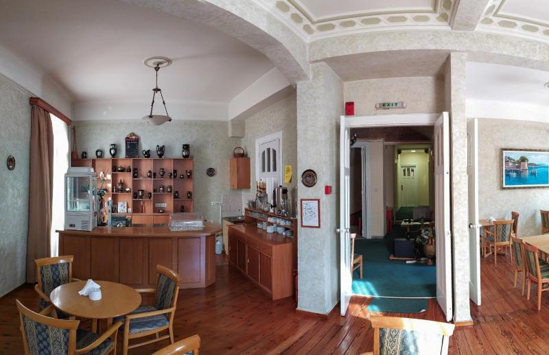 Cecil Hotel - image 8
