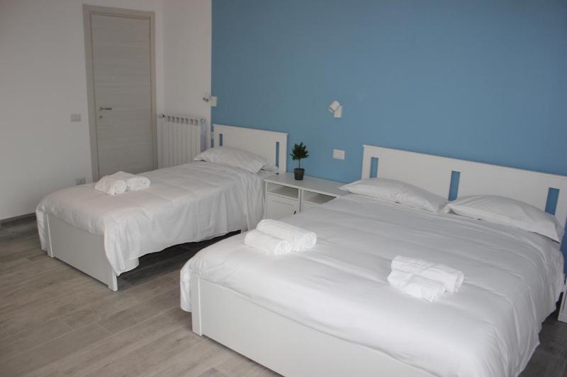 Triple Room with Private Bathroom image 4