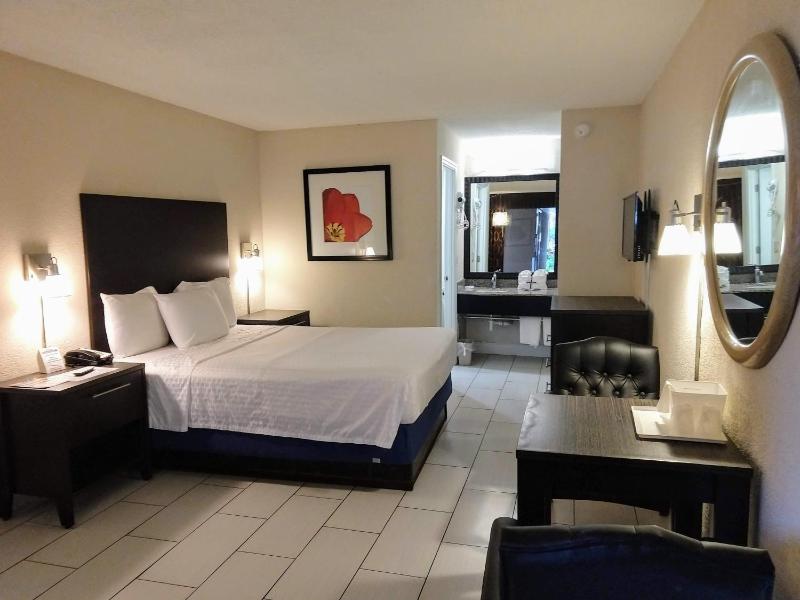 Red Carpet Inn Airport Fort Lauderdale - image 24