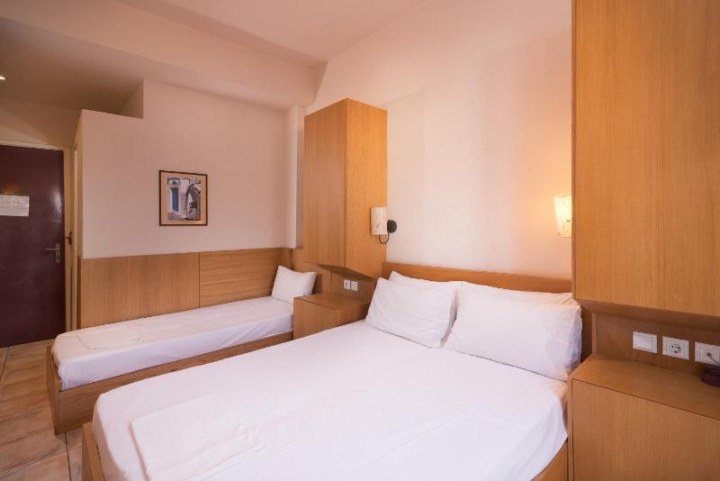 Triple Room with Balcony image 1