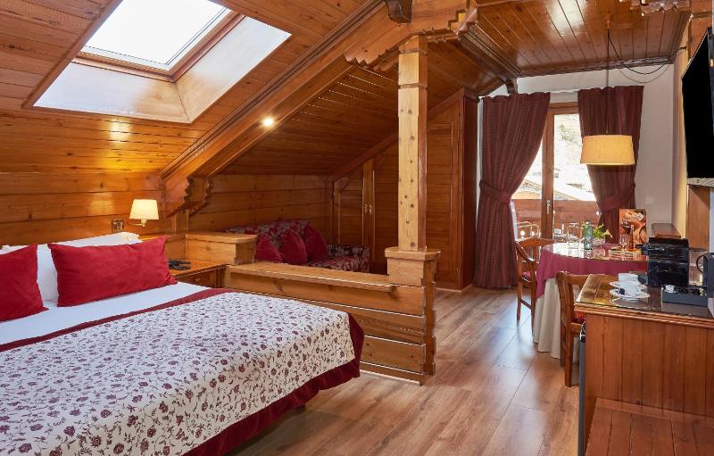 Junior Suite with Spa Access image 4
