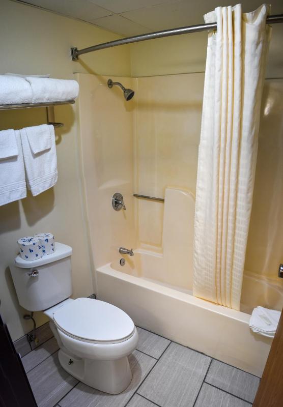 Queen Room - Non-Smoking image 2