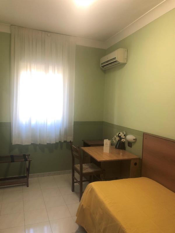 Single Room image 1