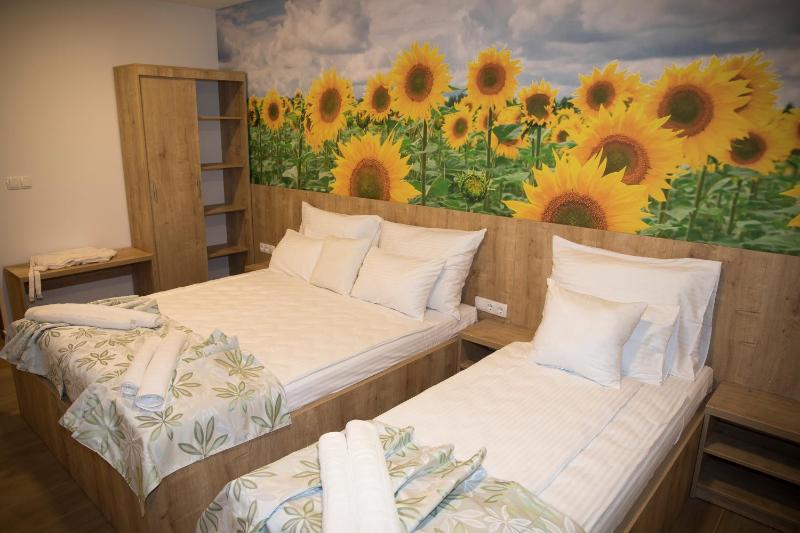 Deluxe Triple Room image 4